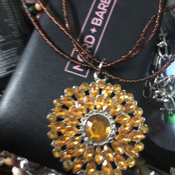 Pretty necklace - Picture 2 of 2